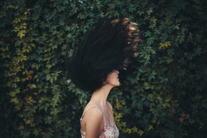 Vernünftiges Haarstyling! Diese Hitzeschutzsprays helfen euch, eure Haare zu stylen